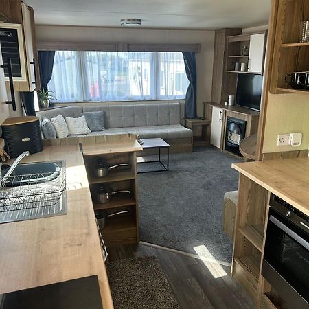 Blue Dolphin Holiday Park Gristhorpe Bagian luar foto