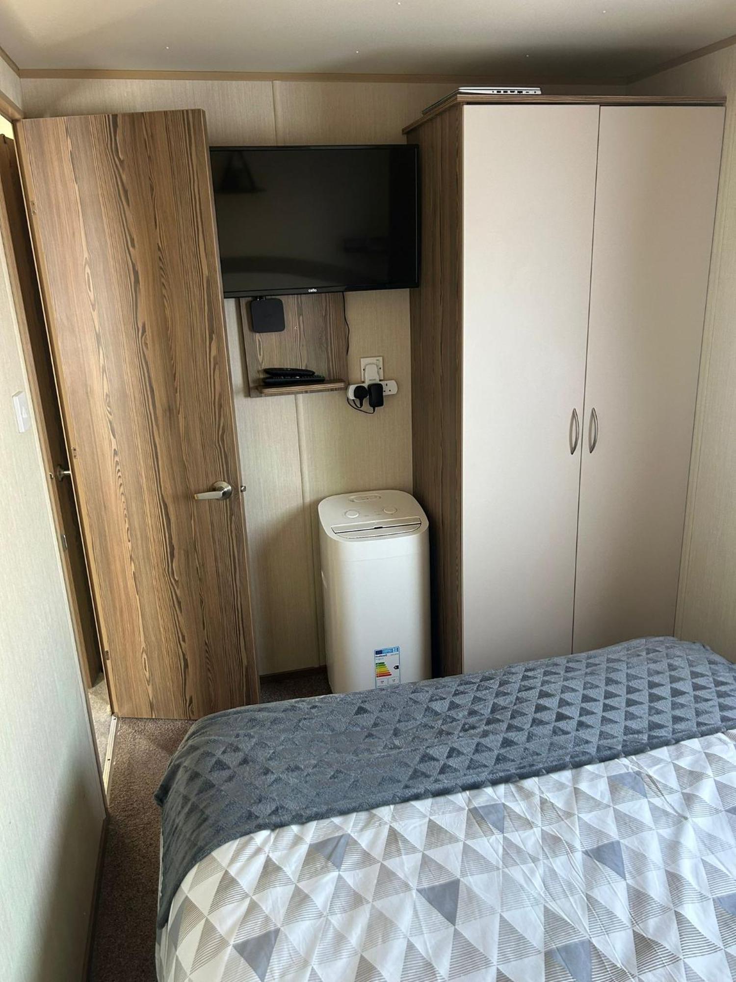 Blue Dolphin Holiday Park Gristhorpe Bagian luar foto